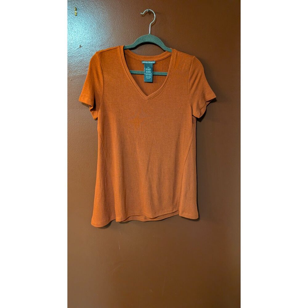 Chelsea & Theodore Small Rust Orange V Neck Ribbed Side Panel Flowy Top
